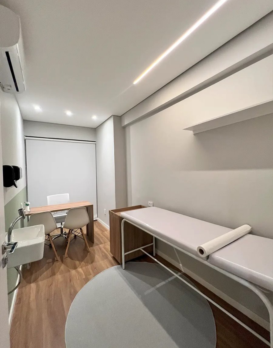 Sala de atendimento da clínica, equipada para a avaliação neuropsicológica